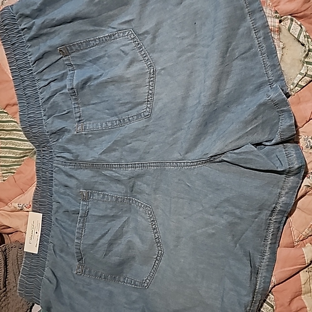 Maurices pull on shorts - Picture 5 of 5